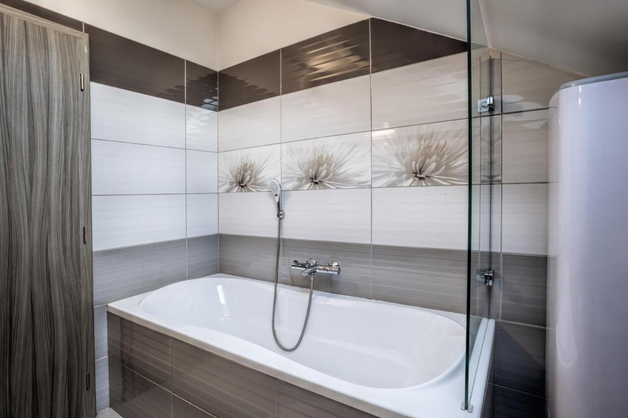 Familienzimmer mit Badewanne