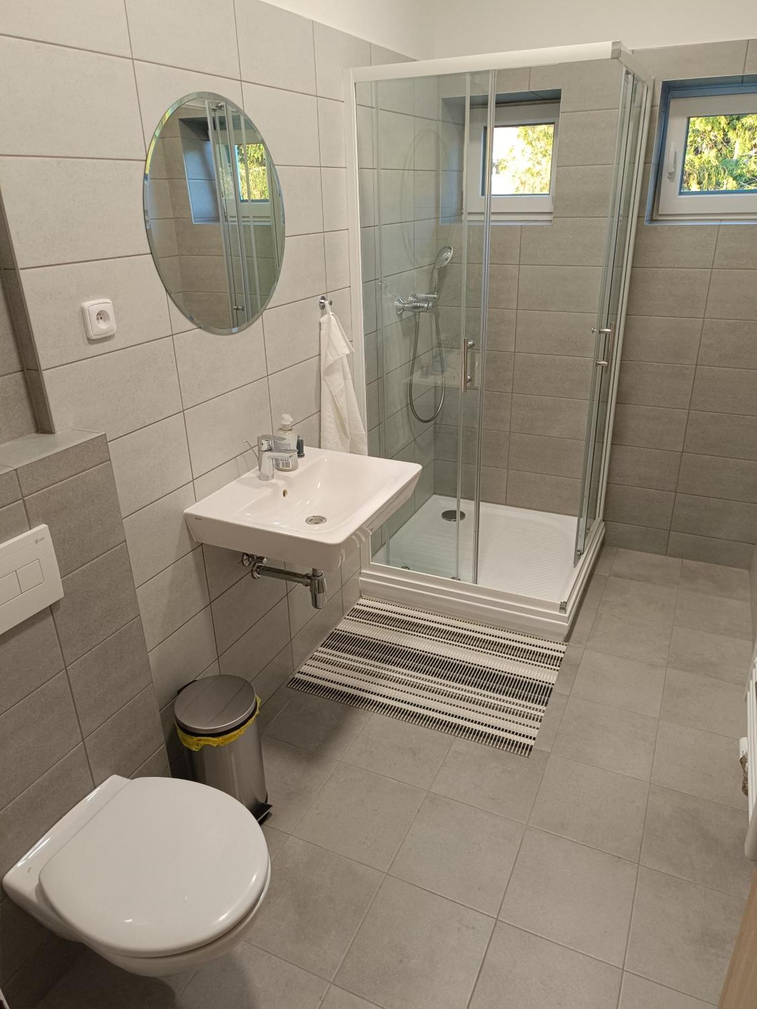 Zweibettzimmer mit Gemeinschaftsbad